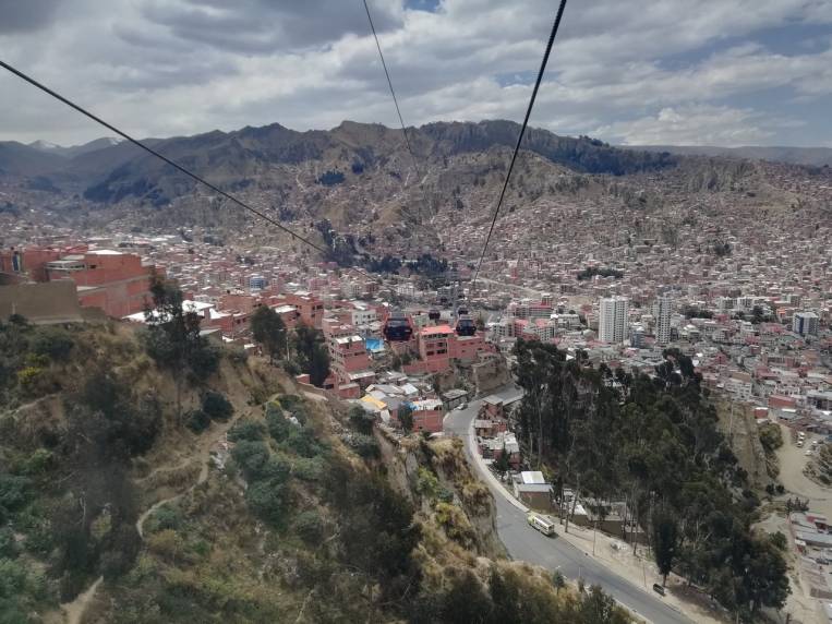Si visitas La Paz, no olvides coger el teleférico para moverte por la ciudad, ¡rápido y eficiente!