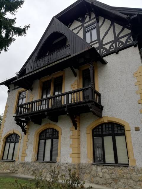 Una de las casas más bonitas que ver en Piestany es Vila Löger.