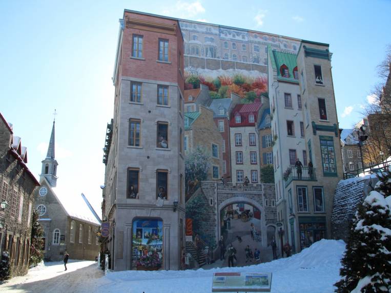 La Fresque des Québécois es un mural que ver en Quebec.