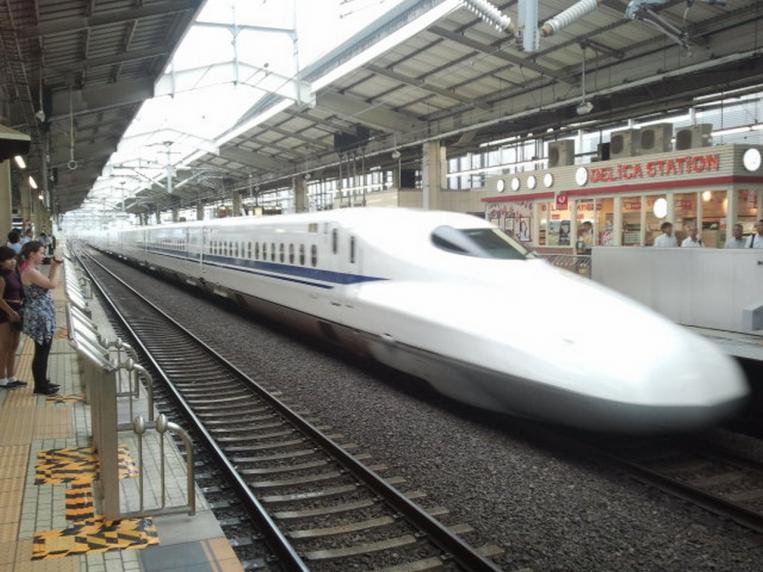 Tren bala o shinkansen, el transporte de alta velocidad en Japón.