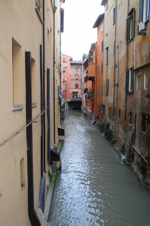 El Canale di Reno hace honor al antiguo nombre con el que se conocía a Bolonia: La Piccola Venezia.